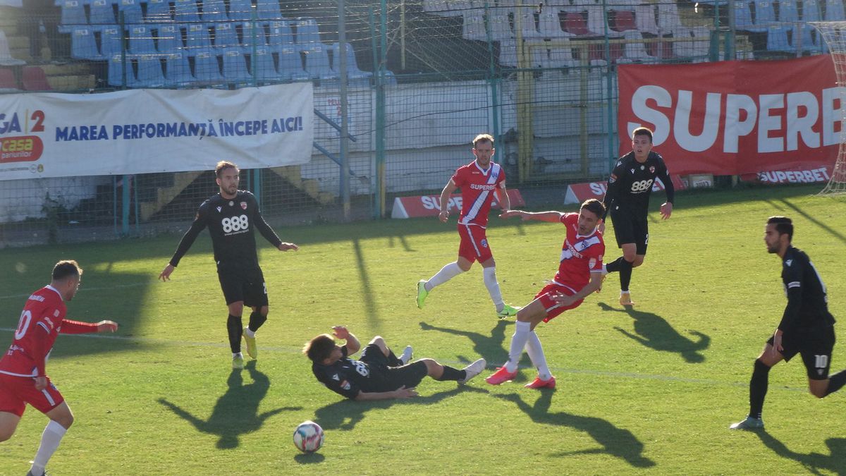 7 informații de la FC Buzău - Dinamo 2-2 » Burcă a dialogat cu un suporter: „Cu FCSB, tată, nu cu Steaua!”, ce a pățit decarul „câinilor” + Mihalcea, nemulțumit de atitudine