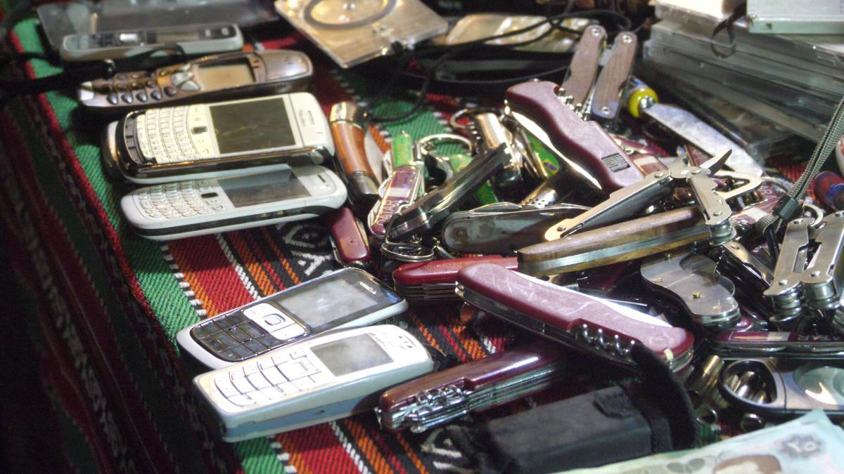 Echipa GSP deplasată în Qatar a participat la o licitație în stil arab » Ce au descoperit jurnaliștii: o colecție senzațională, chiar și un timbru românesc