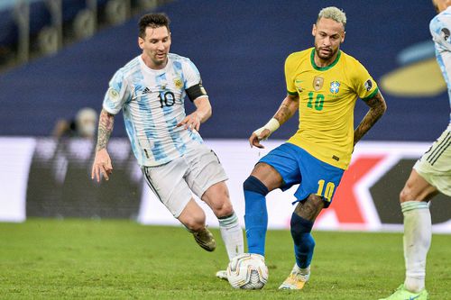 Neymar contra
Messi. Duelul ultimei
finale de Copa
América, anul trecut,
pe Maracanã. A
învins Argentina, 1-0 // FOTO: Imago
