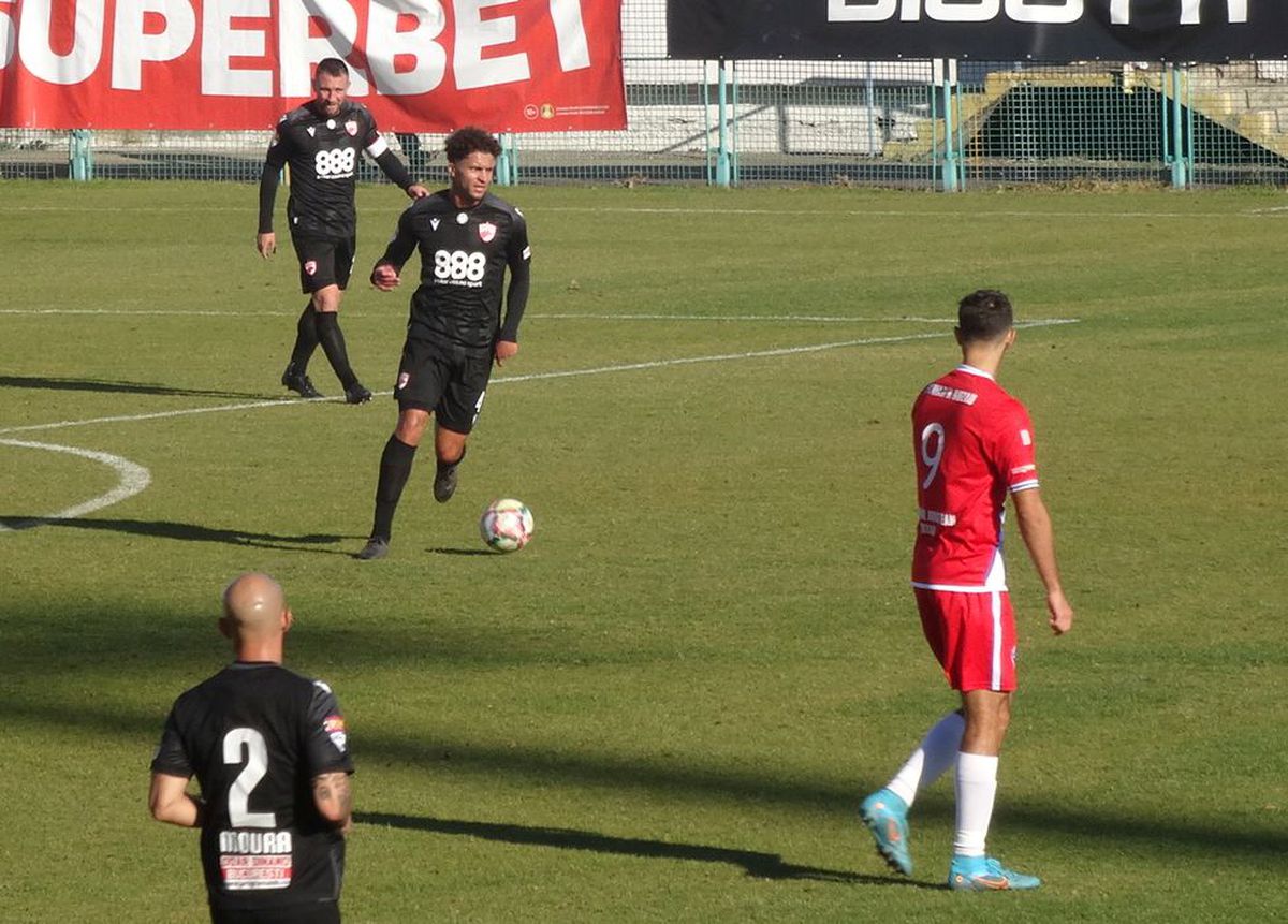 7 informații de la FC Buzău - Dinamo 2-2 » Burcă a dialogat cu un suporter: „Cu FCSB, tată, nu cu Steaua!”, ce a pățit decarul „câinilor” + Mihalcea, nemulțumit de atitudine