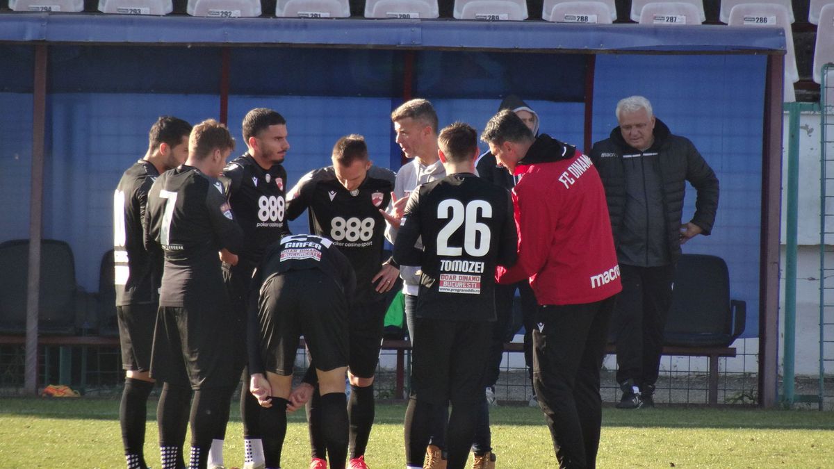 7 informații de la FC Buzău - Dinamo 2-2 » Burcă a dialogat cu un suporter: „Cu FCSB, tată, nu cu Steaua!”, ce a pățit decarul „câinilor” + Mihalcea, nemulțumit de atitudine