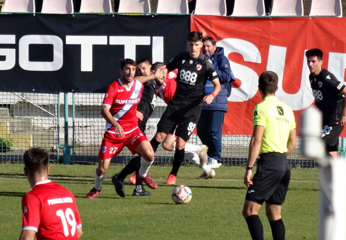 7 informații de la FC Buzău - Dinamo 2-2 » Burcă a dialogat cu un suporter: „Cu FCSB, tată, nu cu Steaua!”, ce a pățit decarul „câinilor” + Mihalcea, nemulțumit de atitudine