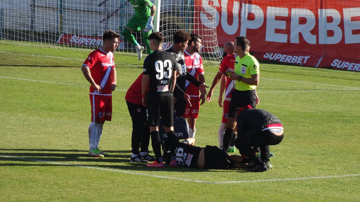 7 informații de la FC Buzău - Dinamo 2-2 » Burcă a dialogat cu un suporter: „Cu FCSB, tată, nu cu Steaua!”, ce a pățit decarul „câinilor” + Mihalcea, nemulțumit de atitudine