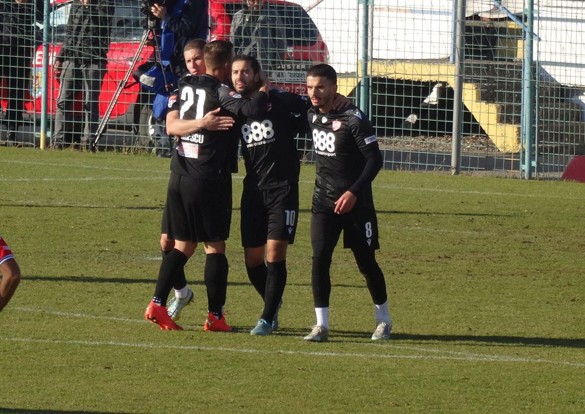 7 informații de la FC Buzău - Dinamo 2-2 » Burcă a dialogat cu un suporter: „Cu FCSB, tată, nu cu Steaua!”, ce a pățit decarul „câinilor” + Mihalcea, nemulțumit de atitudine