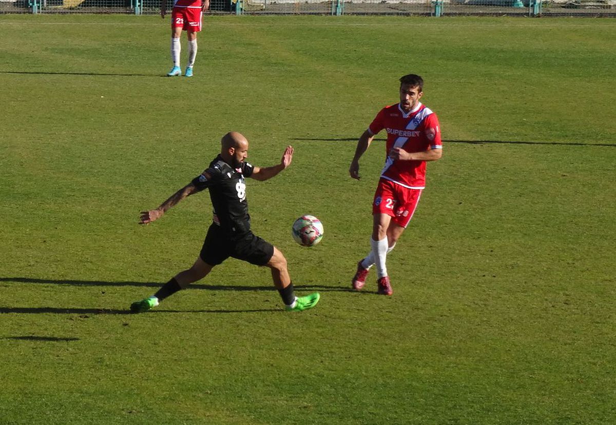 7 informații de la FC Buzău - Dinamo 2-2 » Burcă a dialogat cu un suporter: „Cu FCSB, tată, nu cu Steaua!”, ce a pățit decarul „câinilor” + Mihalcea, nemulțumit de atitudine