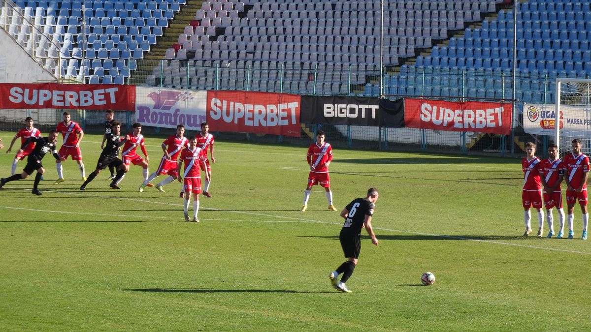 7 informații de la FC Buzău - Dinamo 2-2 » Burcă a dialogat cu un suporter: „Cu FCSB, tată, nu cu Steaua!”, ce a pățit decarul „câinilor” + Mihalcea, nemulțumit de atitudine