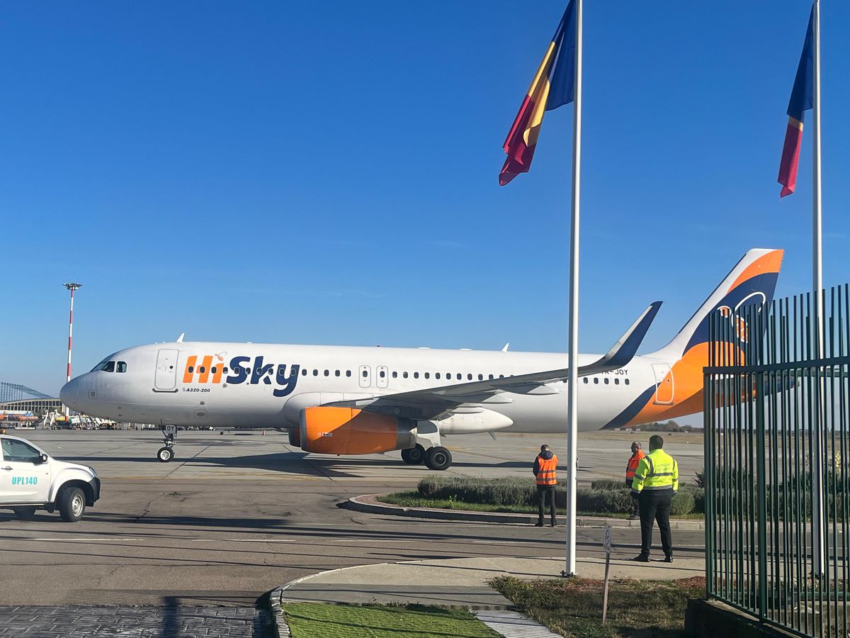 Staff-ul României a revenit în țară după calificarea la EURO 2024 » Burleanu a ieșit primul din avion și a susținut o conferință de presă