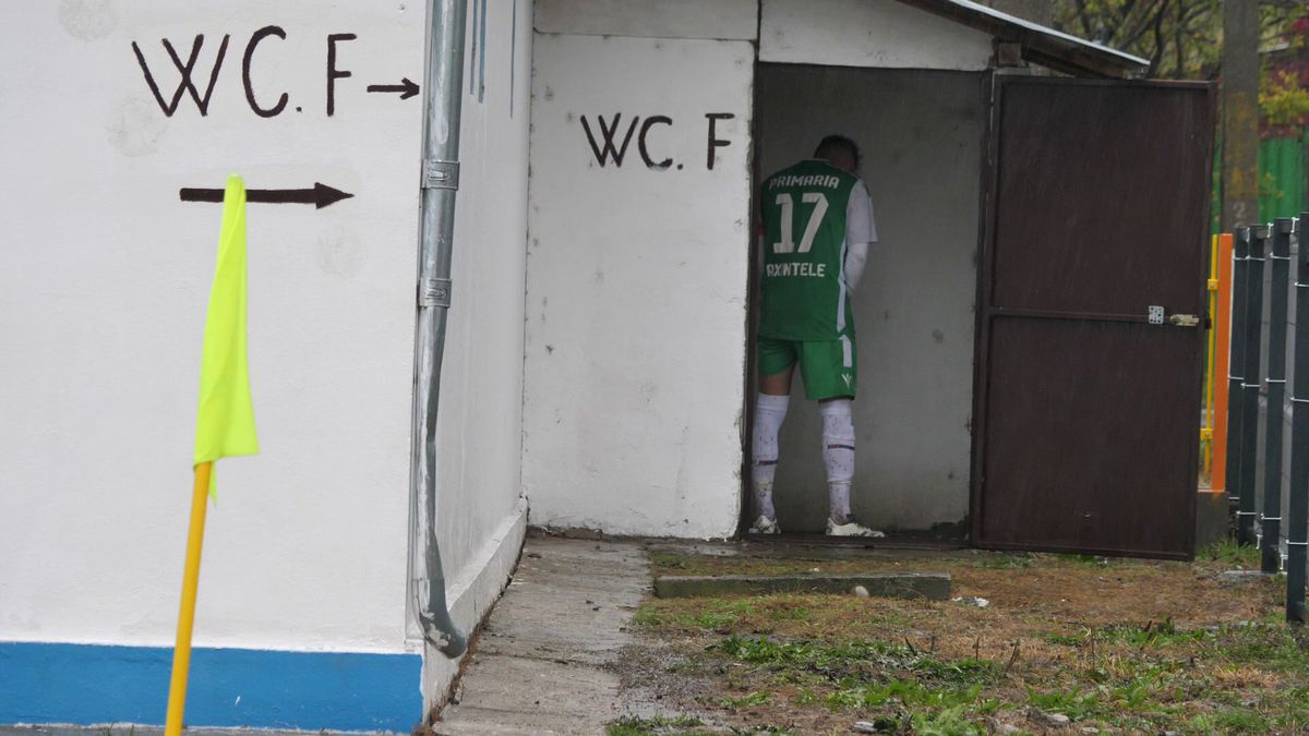 Show fabulos în „Groapa cu lei” de la Bărcănești! Șeful galeriei a intrat peste jucători în vestiar și-a început să țipe la ei: „Haideee, băăăă!”