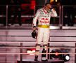 Max Verstappen și Sergio Perez, pe podium la Las Vegas în costume inspirate de ținutele lui Elvis Presley