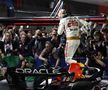 Max Verstappen și Sergio Perez, pe podium la Las Vegas în costume inspirate de ținutele lui Elvis Presley