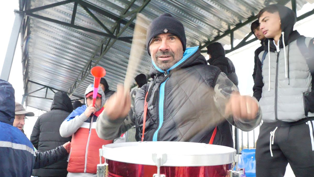 Show fabulos în „Groapa cu lei” de la Bărcănești! Șeful galeriei a intrat peste jucători în vestiar și-a început să țipe la ei: „Haideee, băăăă!”