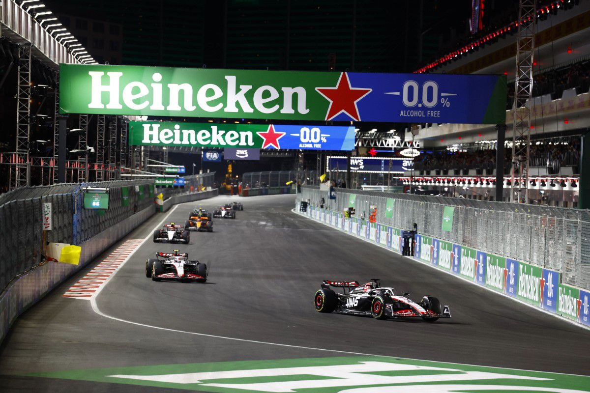 Ferrari versus Mercedes și luptă 4x4 în față » Toate mizele la Abu Dhabi, în epilogul sezonului de Formula 1