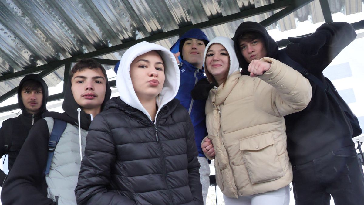 Show fabulos în „Groapa cu lei” de la Bărcănești! Șeful galeriei a intrat peste jucători în vestiar și-a început să țipe la ei: „Haideee, băăăă!”