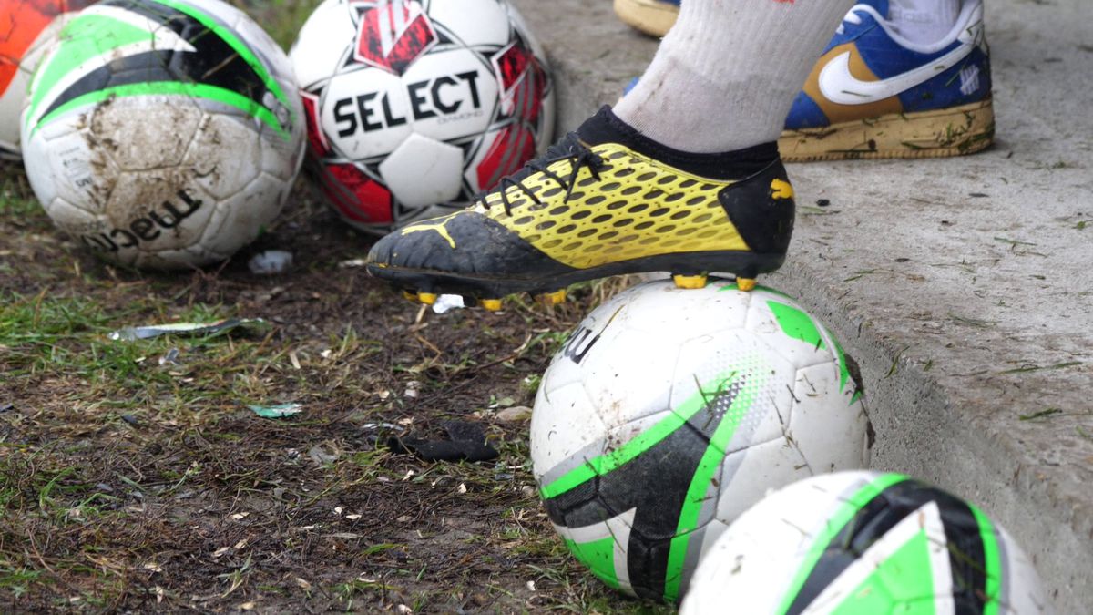 Show fabulos în „Groapa cu lei” de la Bărcănești! Șeful galeriei a intrat peste jucători în vestiar și-a început să țipe la ei: „Haideee, băăăă!”