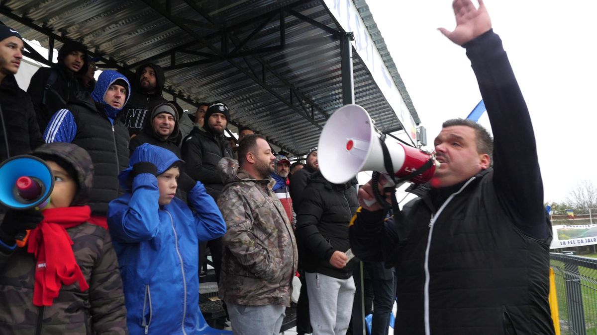 Show fabulos în „Groapa cu lei” de la Bărcănești! Șeful galeriei a intrat peste jucători în vestiar și-a început să țipe la ei: „Haideee, băăăă!”