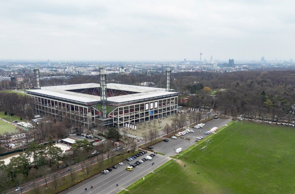 Aici vom juca împotriva Belgiei: stadionul la care ajungi prin pădure! » Ponturi de la echipa GSP aflată în Germania: vă vor ajuta enorm și scăpați de un stres
