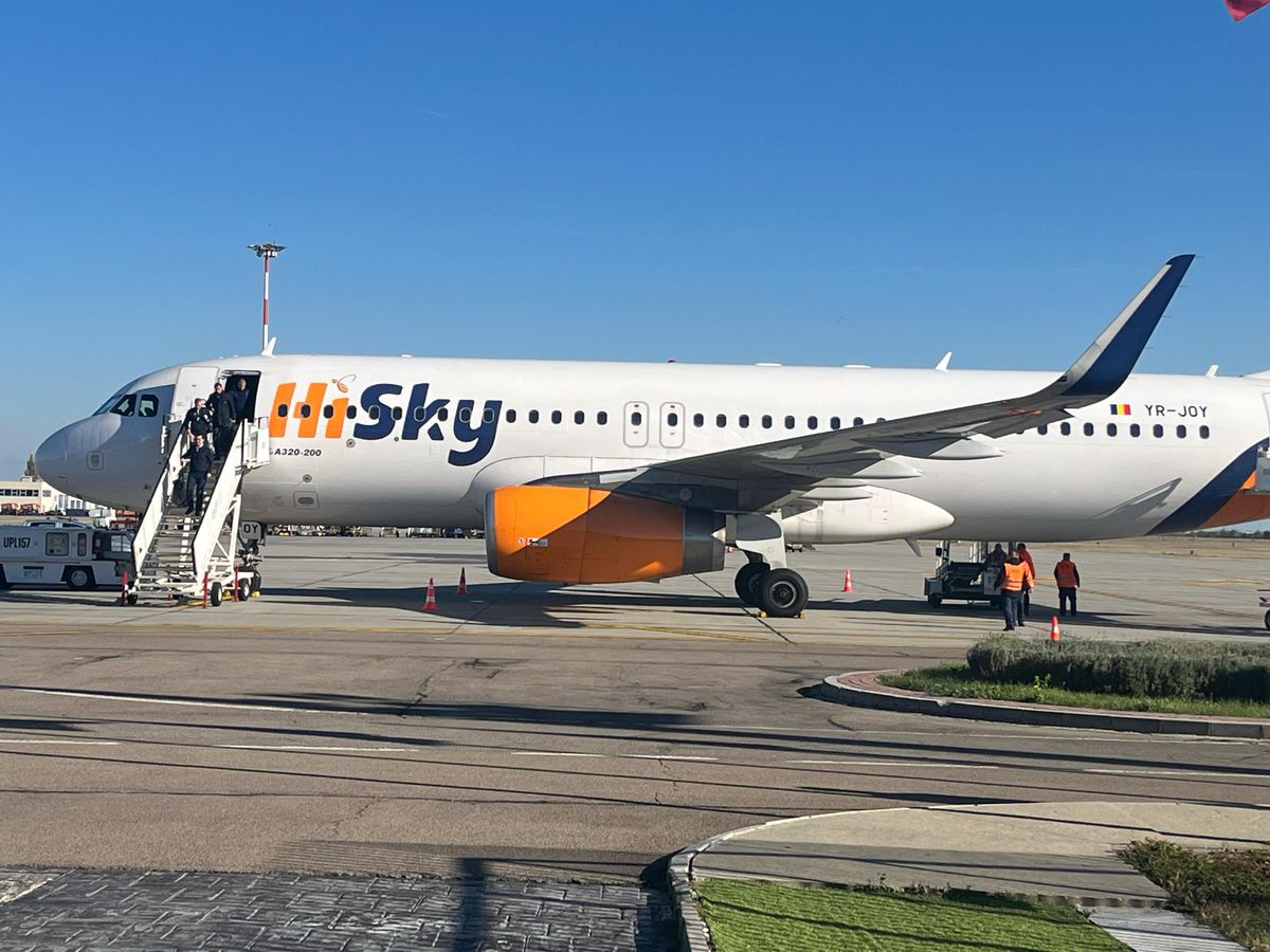 Staff-ul României a revenit în țară după calificarea la EURO 2024 » Burleanu a ieșit primul din avion și a susținut o conferință de presă