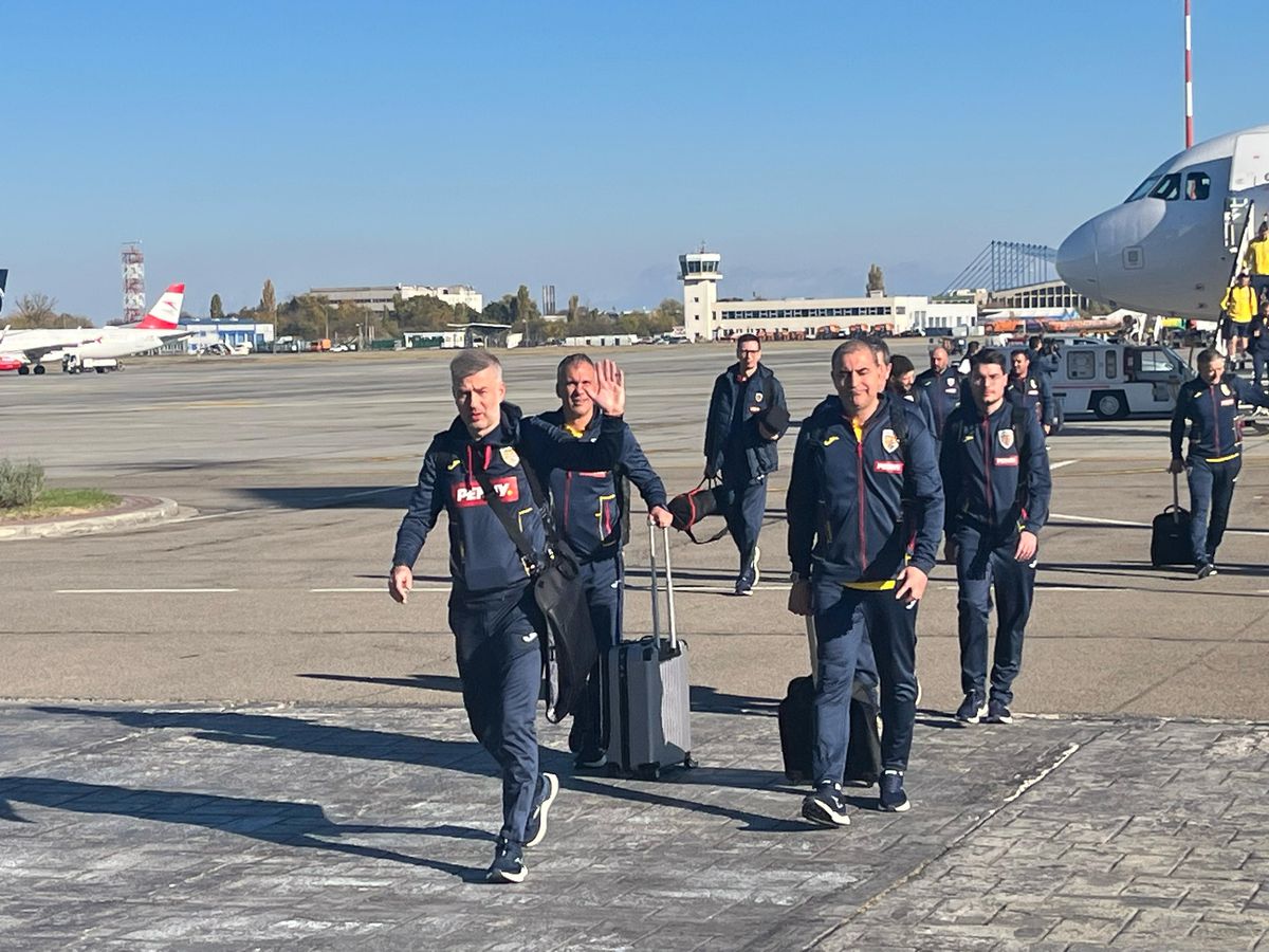 Staff-ul României a revenit în țară după calificarea la EURO 2024 » Burleanu a ieșit primul din avion și a susținut o conferință de presă