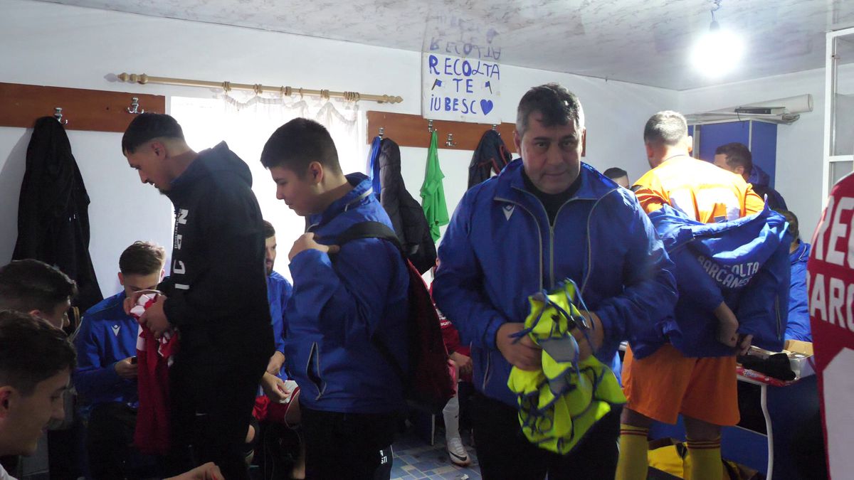 Show fabulos în „Groapa cu lei” de la Bărcănești! Șeful galeriei a intrat peste jucători în vestiar și-a început să țipe la ei: „Haideee, băăăă!”