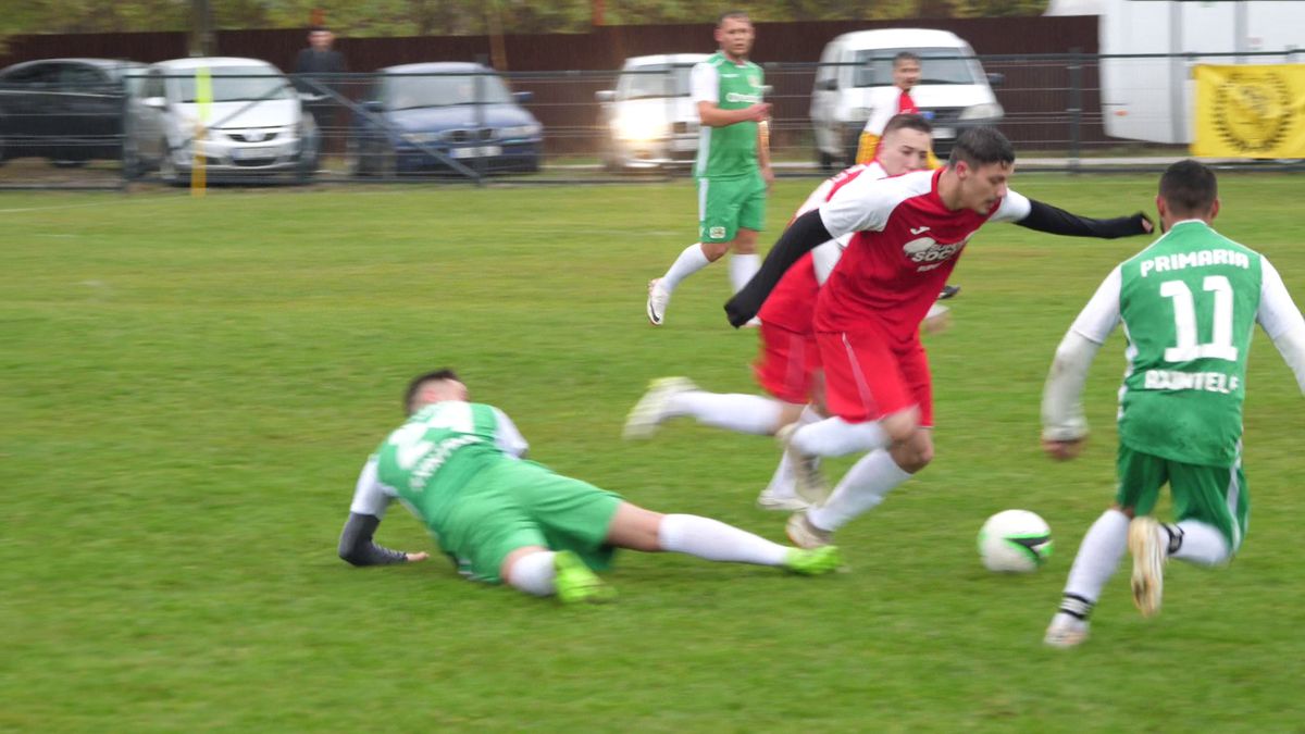 Show fabulos în „Groapa cu lei” de la Bărcănești! Șeful galeriei a intrat peste jucători în vestiar și-a început să țipe la ei: „Haideee, băăăă!”