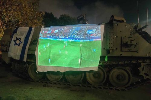 Modul în care au privit soldații israelieni partida
Sursă Foto: Captură X