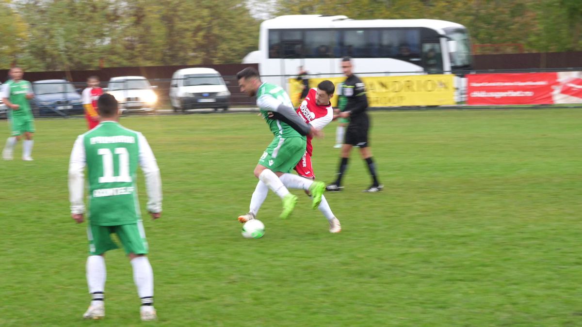 Show fabulos în „Groapa cu lei” de la Bărcănești! Șeful galeriei a intrat peste jucători în vestiar și-a început să țipe la ei: „Haideee, băăăă!”