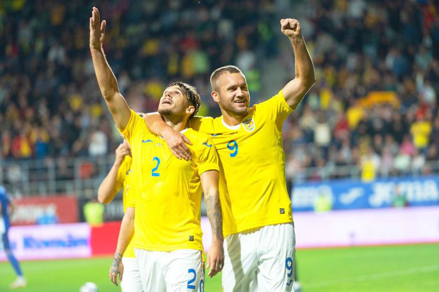 Pușcaș, sărbătorind alături de Andrei Rațiu „dubla” cu Bosnia / FOTO: GSP Duel cu Elveția pentru locul 1 în grupă + Derby de România