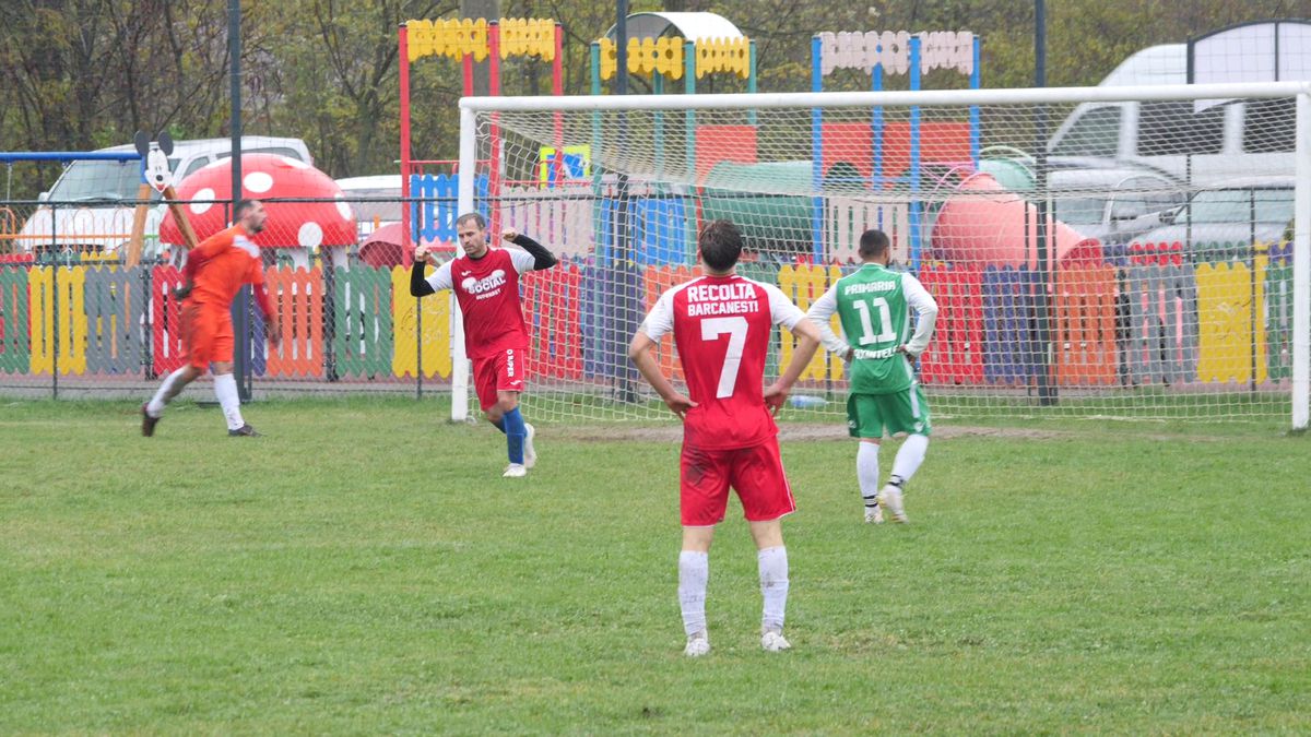 Show fabulos în „Groapa cu lei” de la Bărcănești! Șeful galeriei a intrat peste jucători în vestiar și-a început să țipe la ei: „Haideee, băăăă!”