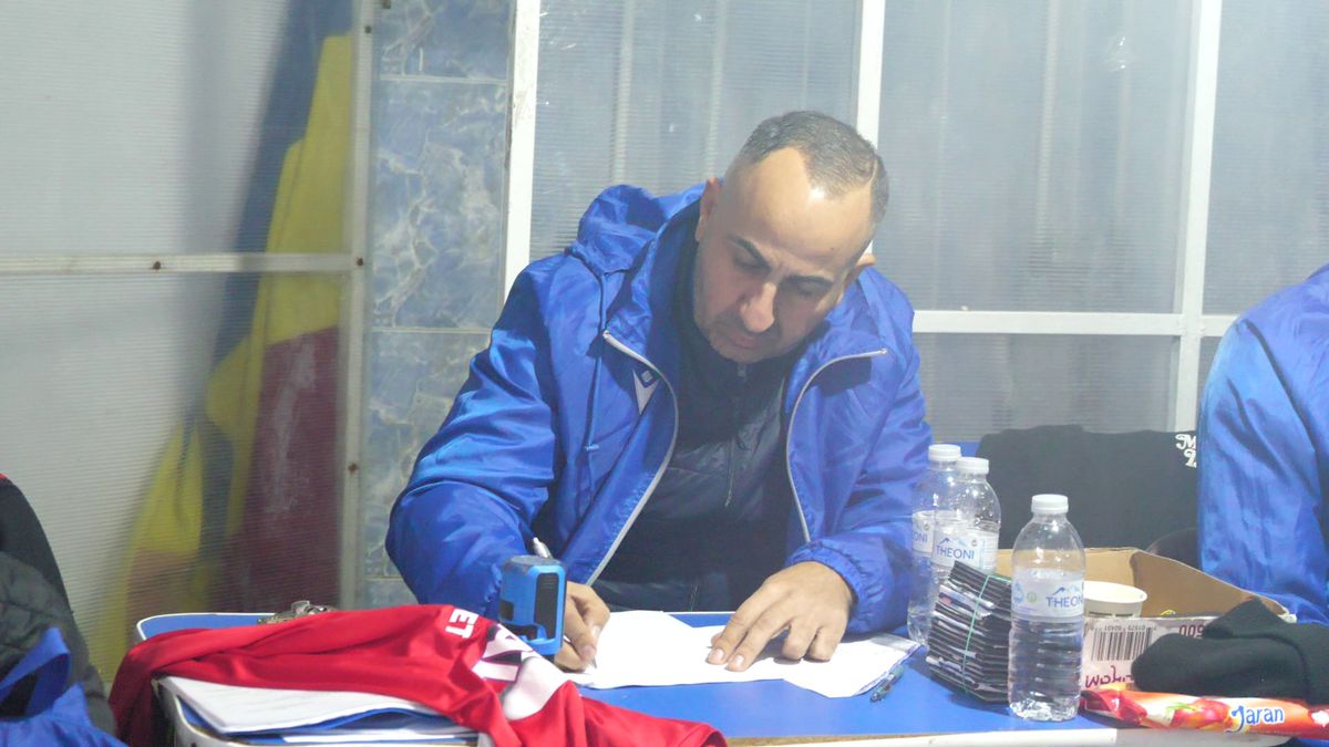 Show fabulos în „Groapa cu lei” de la Bărcănești! Șeful galeriei a intrat peste jucători în vestiar și-a început să țipe la ei: „Haideee, băăăă!”