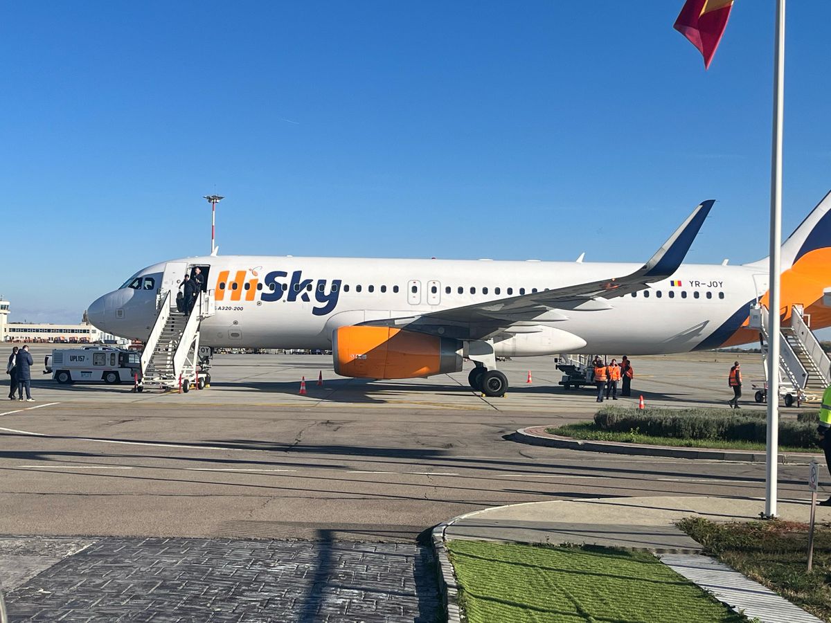 Staff-ul României a revenit în țară după calificarea la EURO 2024 » Burleanu a ieșit primul din avion și a susținut o conferință de presă