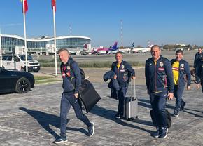 Staff-ul României a revenit în țară după calificarea la EURO 2024 » Burleanu a ieșit primul din avion și a susținut o conferință de presă