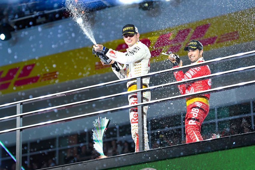 Max Verstappen și Sergio Perez pe podium la Las Vegas Foto Imago