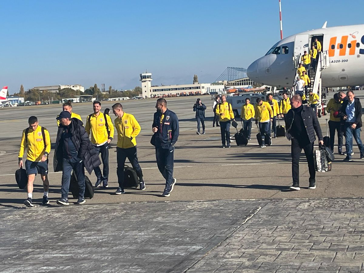 Staff-ul României a revenit în țară după calificarea la EURO 2024 » Burleanu a ieșit primul din avion și a susținut o conferință de presă