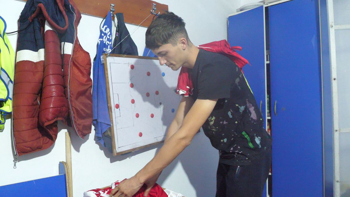 Show fabulos în „Groapa cu lei” de la Bărcănești! Șeful galeriei a intrat peste jucători în vestiar și-a început să țipe la ei: „Haideee, băăăă!”