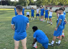 „M-au abandonat, am rămas singur” » Drama trăită de un fotbalist străin în România: „Am dormit pe străzi, n-aveam ce mânca. Acest club m-a salvat!”