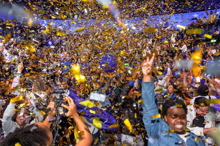 Bucuria fanilor din Insulele Curacao, după calificarea istorică la Mondiale obținută la Kingston contra Jamaicăi / Foto: Imago Images