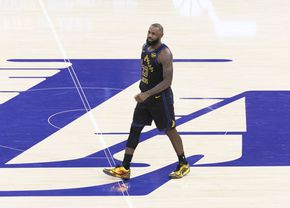 LeBron James se je vrnil po poškodbi in prispeval k zmagi Lakersov.