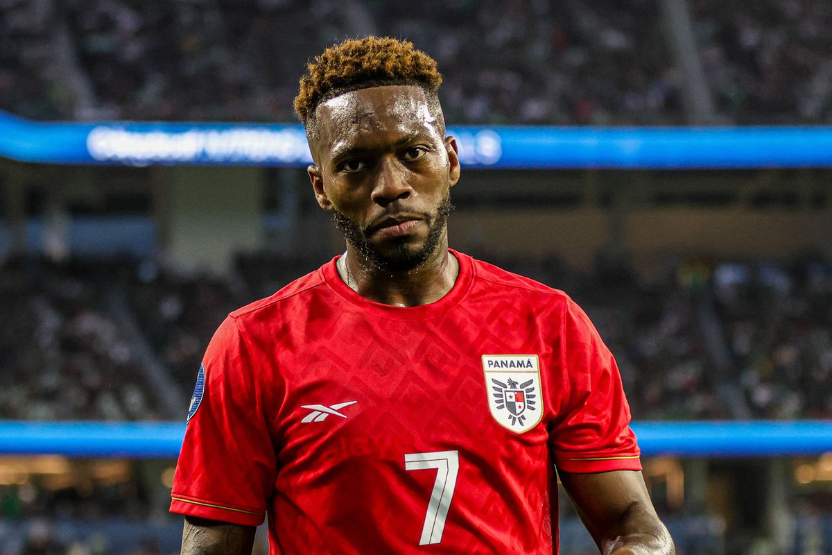 Dat afară de la club după nici 3 luni, acum și-a dus naționala la Mondial și a făcut țara să plângă