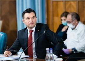 „O inițiativă populistă, care discriminează!” » Cere ca Nicușor Dan să nu promulge noua „lege Novak”: „Politicul decide cine are voie să joace”