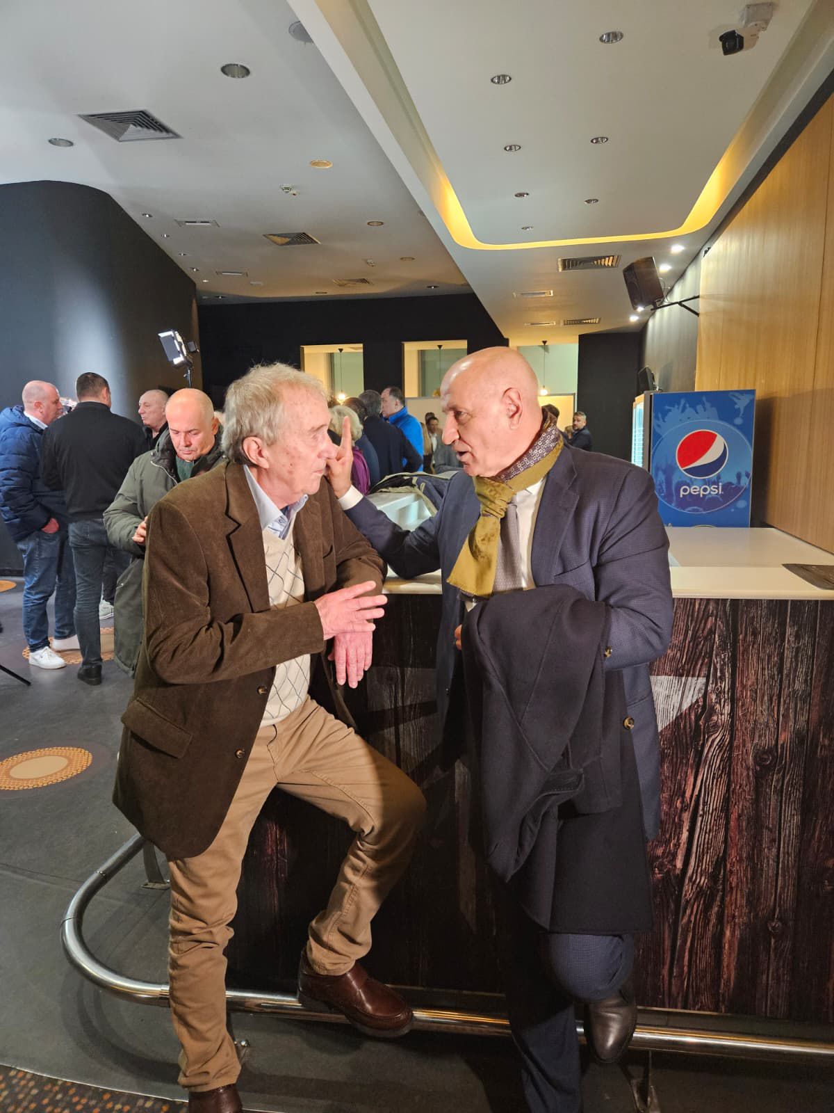 La premiera de la București a filmului despre cariera sa, Ladislau Boloni a vorbit despre banca echipei naționale: „Începem să punem boii în spatele căruței?”