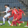 Ronaldo Deaconu (jucătorul în echipament alb din partea stângă) și Dumitru Cardoso (jucătorul în echipament alb din partea dreaptă)