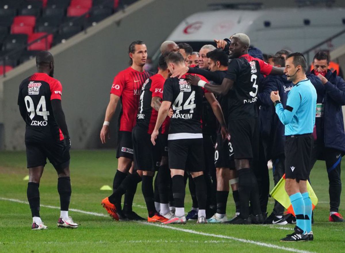 Marius Șumudică se gândește la plecare: „Gaziantep vrea să prelungesc, dar e greu. Am două oferte incomparabil mai bune” + Câți bani a primit pentru victoria cu Fenerbahce