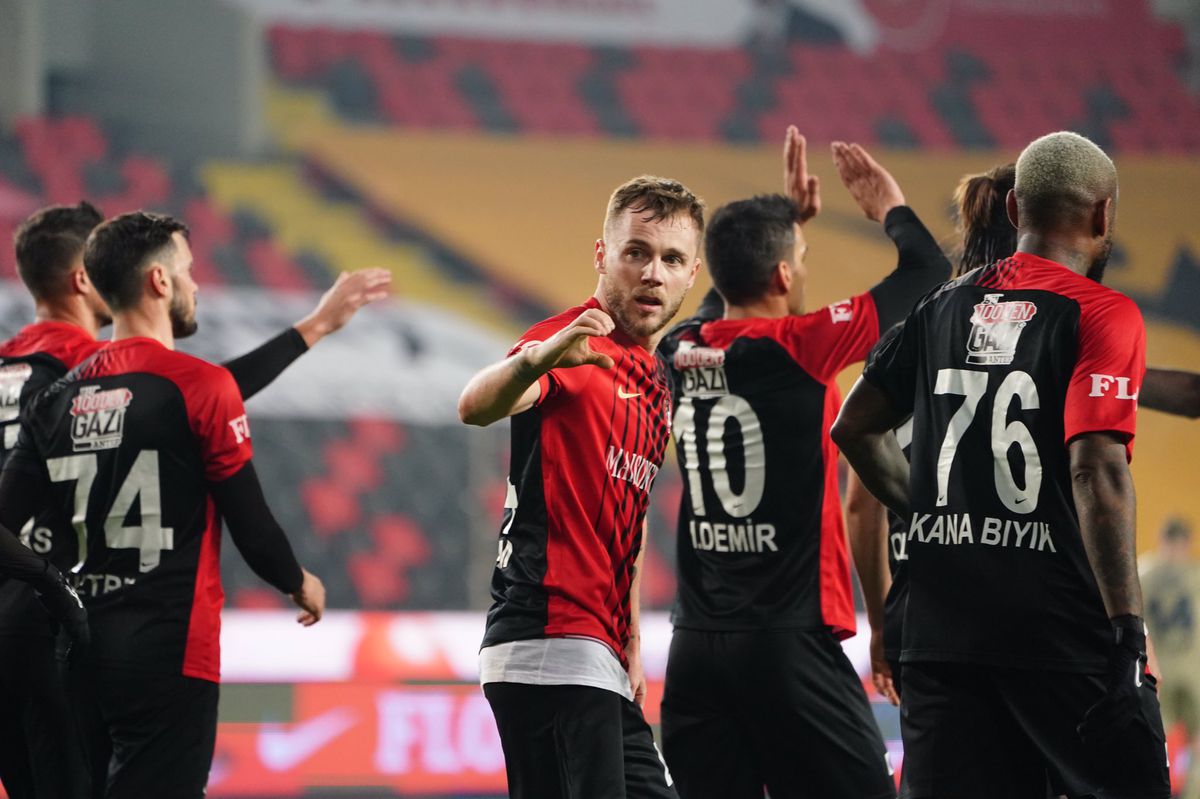 Gaziantep - Fenerbahce 3-1. VIDEO+FOTO Marius Șumudică, victorie senzațională: urcă pe loc de cupă europeană în Turcia! Alexandru Maxim a marcat