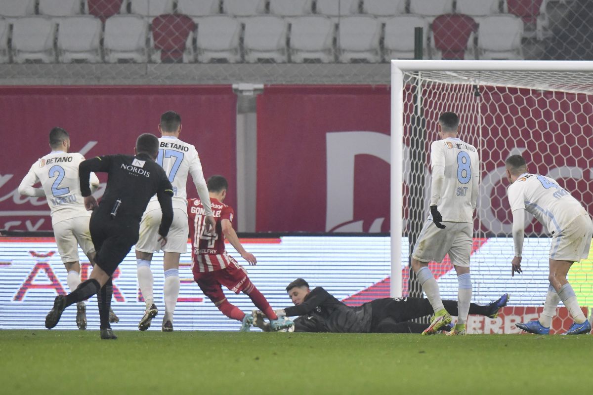 FCSB a câștigat un fotbalist » Titular de conjunctură, Târnovanu a salvat-o pe FCSB de la înfrângere