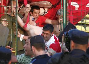 „Eu am fost alergat de 50 de oameni” » Un campion cu Dinamo comentează scandalul dintre Deian Sorescu și ultrași: „De ce s-a dus singur acolo?”