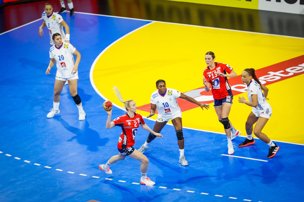 Norvegia cucerește titlul mondial la handbal feminin, după o repriză secundă absolut uluitoare împotriva Franței!