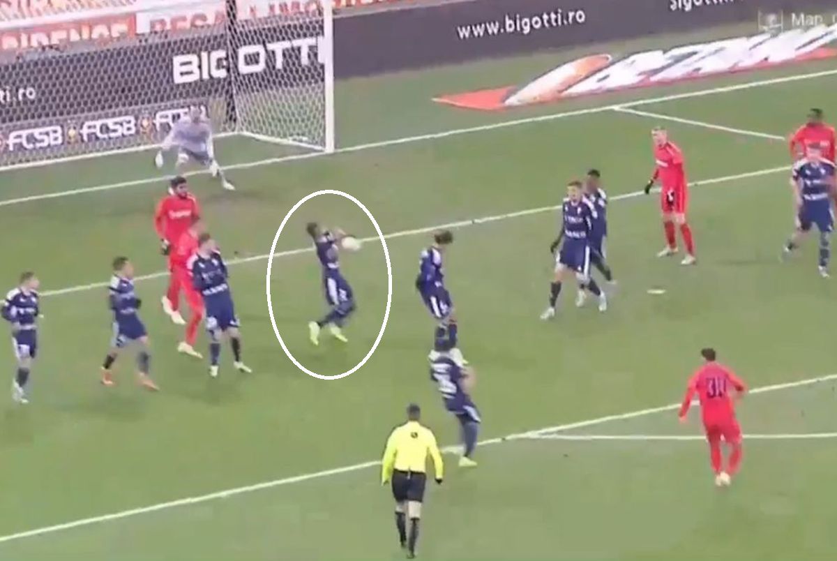 Moment comic în prima repriză din FCSB - FC Botoșani: și-a „reclamat” propriu coleg + Ce s-a întâmplat în faza suspectă de penalty