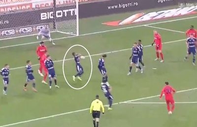 Moment comic în prima repriză din FCSB - FC Botoșani: și-a „reclamat” propriu coleg + Ce s-a întâmplat în faza suspectă de penalty