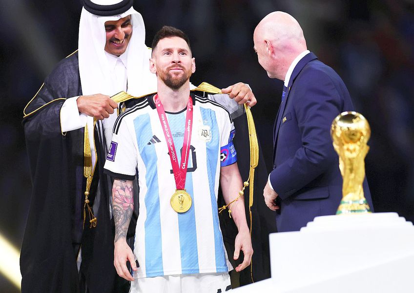 Lionel Messi și pelerina, 
sursa foto: Imago