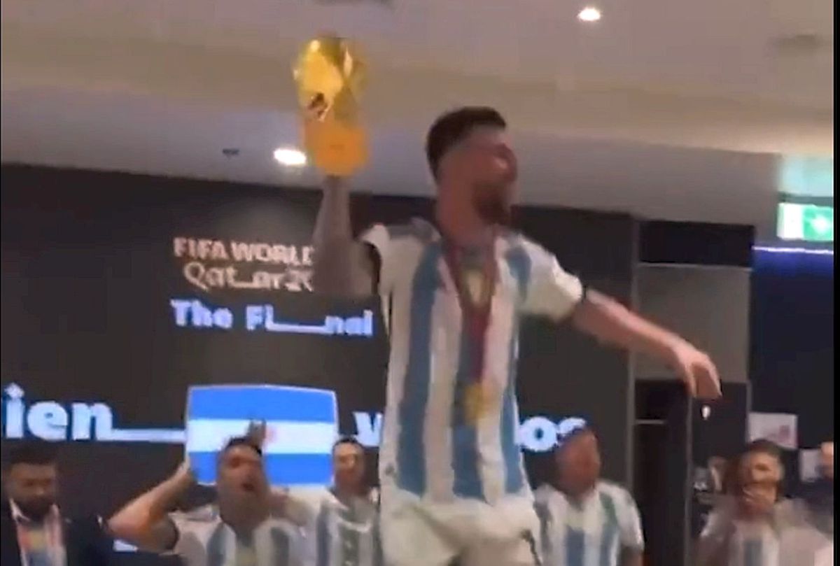 Leo Messi, show în vestiar » A dansat cu trofeul Cupei Mondiale în brațe: „E tot ce îmi lipsea”